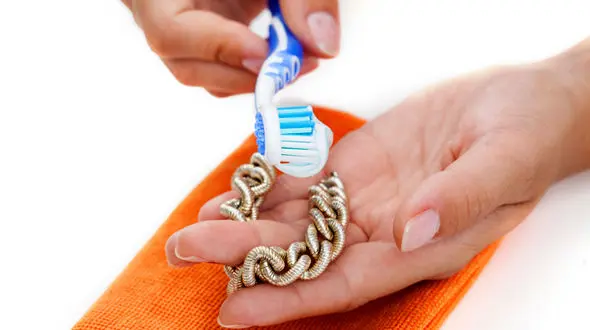 بهترین ترفندهای خانگی برای براق کردن زیورآلات