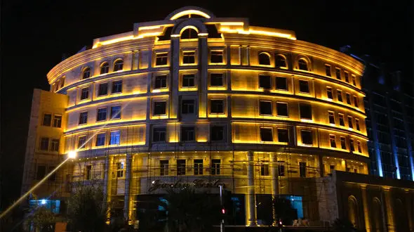 غوغای فیلم خانم مدل بی حجاب در تیزر رسمی مرکز طلا در تهران ! + ویدیو