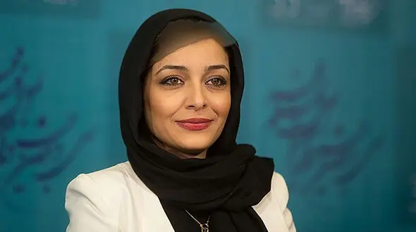 قابی از ساره بیات و ستاره سابق تیم ملی