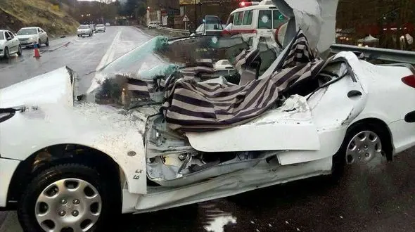 ببیند ریزش کوه در جاده چالوس چه بر سر 206 آورد+عکس