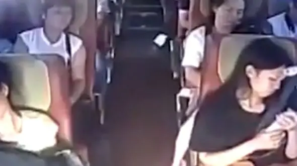 لحظه هولناکی که دوربین اتوبوس از یک حادثه ثبت کرد + فیلم