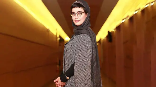 تنها چیزی که باعث شد کاناپه دیده نشود کلاه گیس ها بود