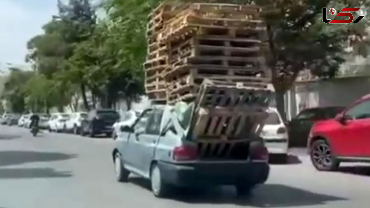 برای صرفه جویی در هزینه وانت برای جابه جایی بار، حرکت عجیب راننده پراید را ببینید!  + فیلم