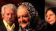  «لیلا فروهر در آغوش شهلا ریاحی» در نمایی از فیلم چهار خواهر؛ سال 46