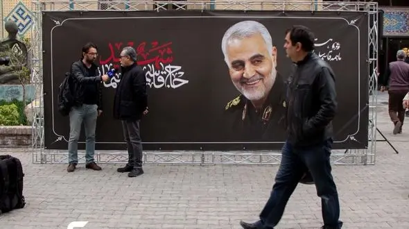 گفتگوی رکنا با بازیگران هنرمندان در مراسم تجدید میثاق  با سردار شهید قاسم سلیمانی + فیلم