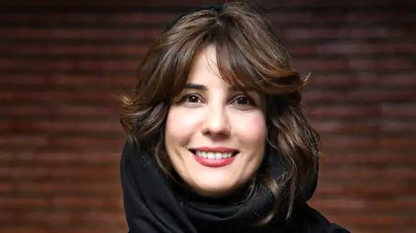 تاول زدن صورت سارا بهرامی بعد از فتح قله دماوند+فیلم