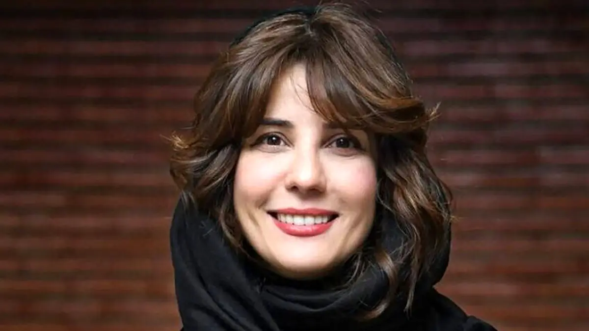 نهایت تلاش سارا بهرامی برای عادی سازی پوشیدن لباس تکراری/ وقتی سارا بهرامی مفهوم «پایداری مد» را زنده می کند