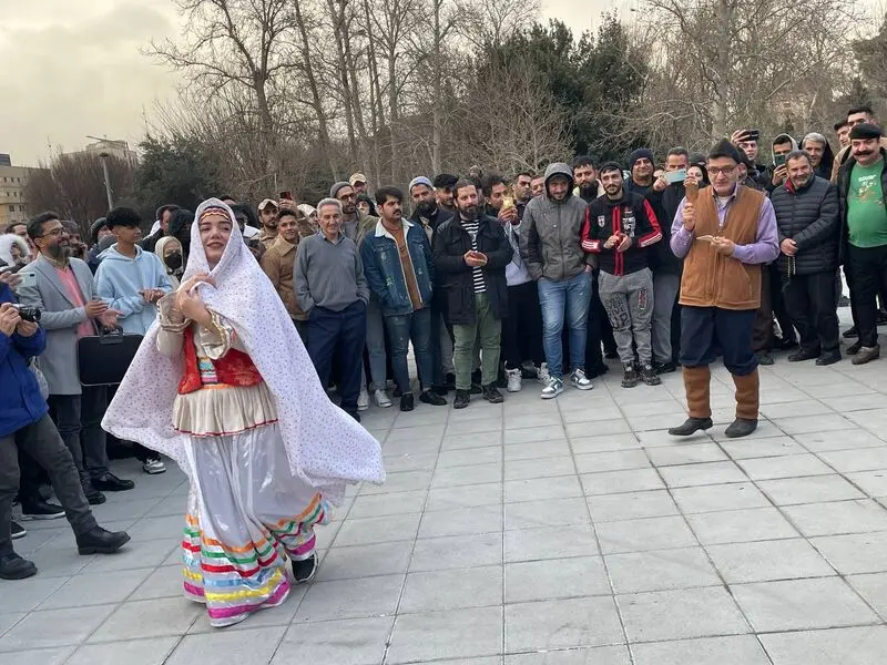 نمایش خیابانی چهل و دومین جشنواره بین‌المللی تئاتر فجر عکسها