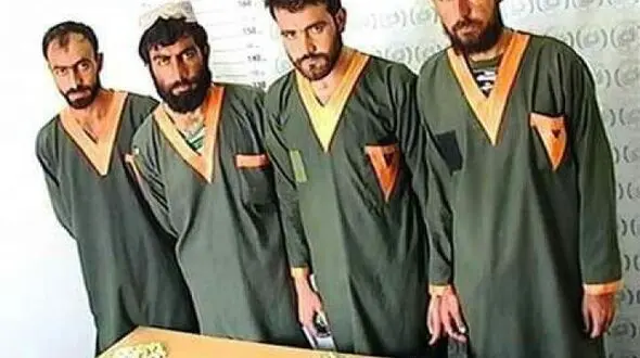 این 4 افغانی با بدن خود مواد جا به جا می کردند! + عکس بدون پوشش 