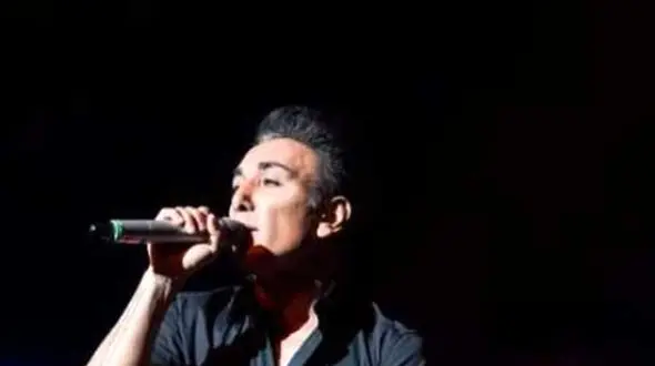 دانلود آهنگ باشکوه شادمهر عقیلی / همه حواسم پاییز امساله ...