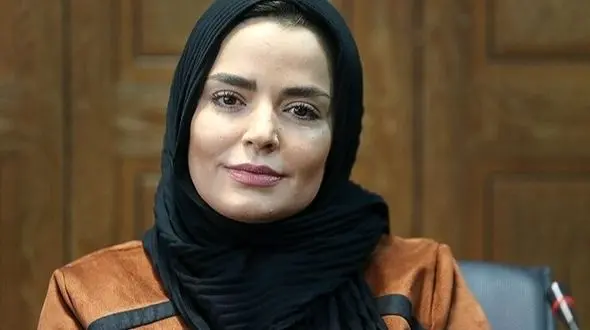 چهره ها/ «مرضیه» سریال آوای باران در کنار پدرش در ساحل بابلسر 