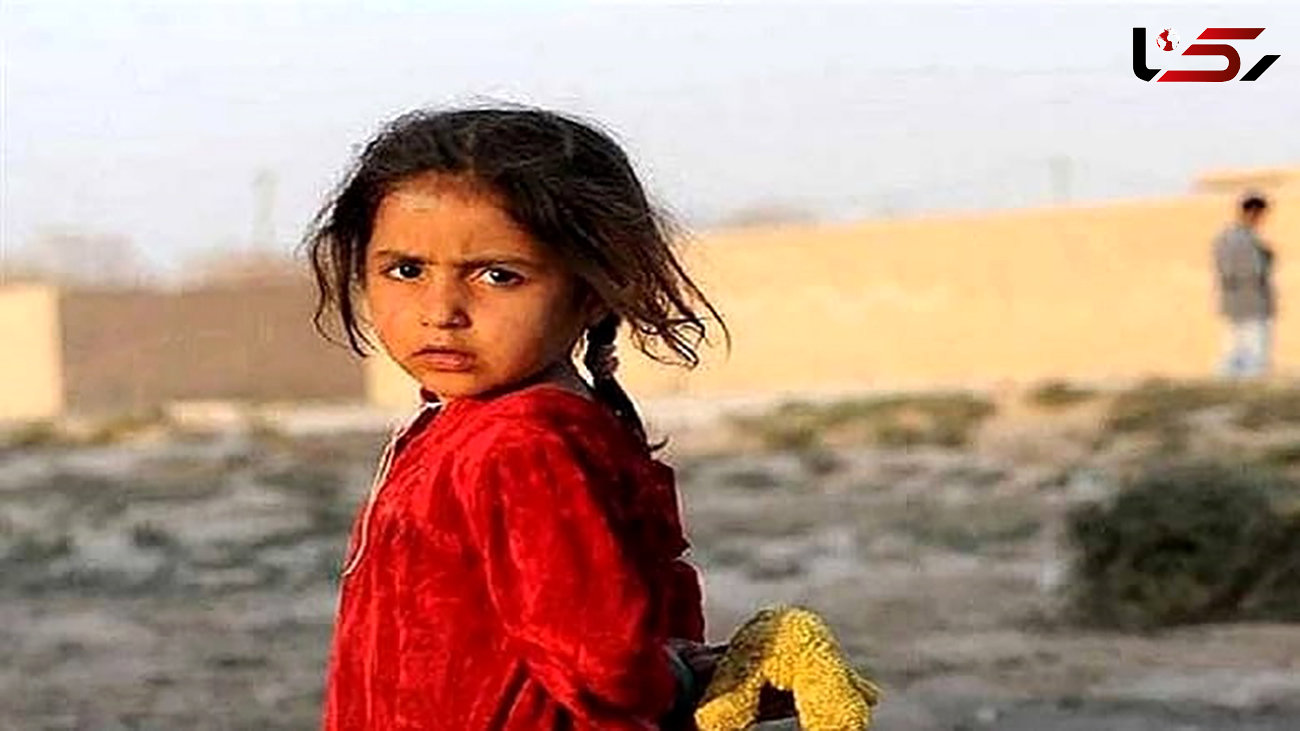 مهربانی مرزبانان ایرانی با فریبا دختربچه افغان / تصویری از اوج انساندوستی
