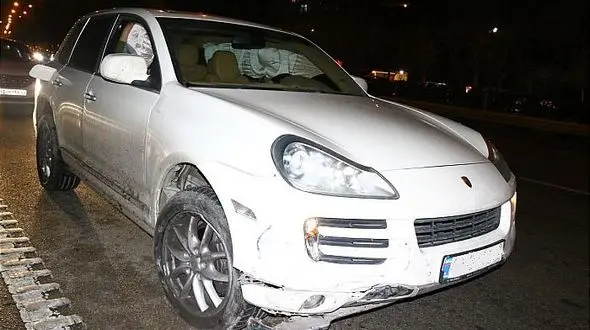 تصادف شبانه خودروهای میلیاردی در بزرگراه چمران تهران