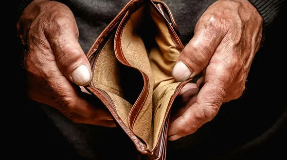 استفاده از نفت را از دولت ها بگیرند، توان اداره کشور از دست می رود / دولت مانع رشد اقتصادی مردم