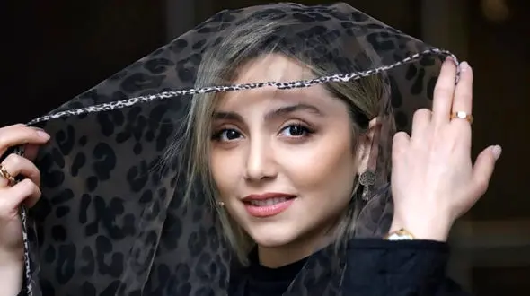 نازنین بیاتی با این بافت کارتونی شبیه دختر کوچولوها شد + عکس های بامزه و رنگارنگ خانم بازیگر !