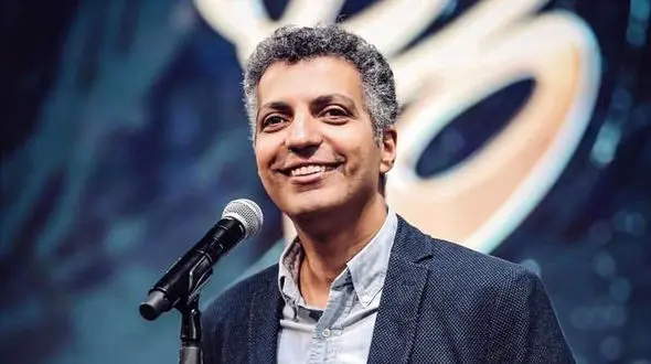 صف پرتعداد و طویل دریافت امضا از عادل فردوسی پور+عکس