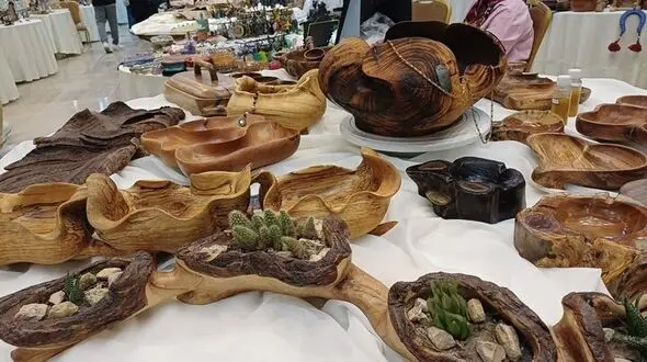 صنایع دستی مازندران در جست‌وجوی مشتریان پایدار/ از پیله کرم ابریشم تا پارچه‌ای نفیس؛ روایت رنج و هنر