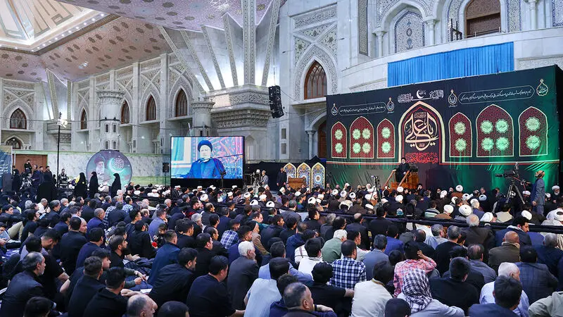 آیت الله سید ابراهیم رئیسی بامداد دوشنبه، در مراسم احیای شب بیست و یکم ماه مبارک رمضان و در شب شهادت مولای متقیان حضرت امیرالمومنین علی (ع)، در اجتماع زائران حرم مطهر امام خمینی (ره)