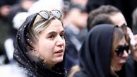 به بهانه سالگرد فوت آتیلا پسیانی یادی کنیم از حضور پرشور هنرمندان در مراسم تشییع باشکوه ستاره سینمای ایران: از اشک های دخترش ستاره تا چهره غمگین رامبد جوان، محسن تنابنده و