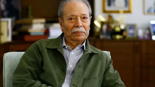 فیلم اجرای زیبای آهنگ مهستی توسط علی نصیریان / صدای جادویی آقای بازیگر مو به تن سیخ می کند !