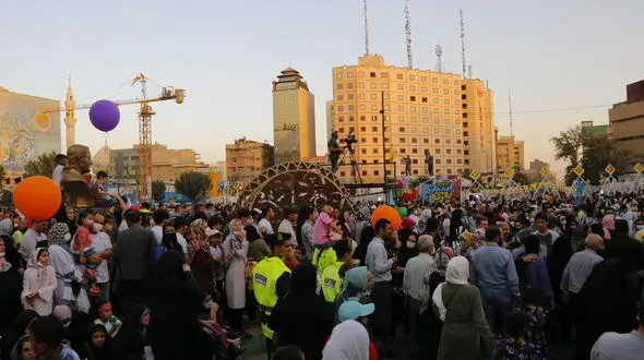 مترو و اتوبوس نمی توانستند پاسخگوی جمعیت مهمانی ۱۰ کیلومتری عید غدیر باشند / ترافیک سنگین اجتناب ناپذیر بود + فیلم