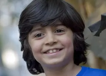 فیلم  آواز هنرمندانه / رایان سرلک شونه به شونه رفیقش پایکوبی میره ولی یه جایی دوستش شیک تره 