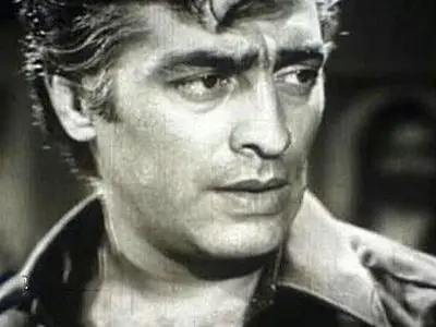 عکس/ سفر در زمان/ فردین در مغازه‌ فرش فروشی‌اش همراهِ پسرش و رضا صفایی‌پور