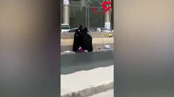 فیلم لحظه کتک کاری وحشتناک 4 زن چادری در خیابان 