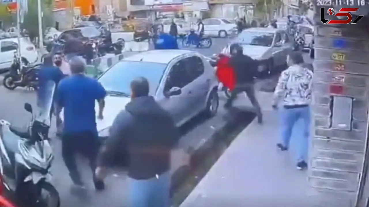 فیلم وحشتناک  قمه‌کشی اراذل و اوباش در مجیدیه تهران / سلاح های متهمان را ببینید