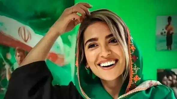 چهره تازه مونا کرمی با مدل موی چتری در اینستاگرام جنجال آفرید / الان دیگه بهش نمی خوره مامان باشه انقدر سنش کم شده !