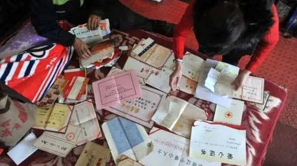 اقدام قهرمانانه رفتگر  برای کمک به فقرا ! + عکس