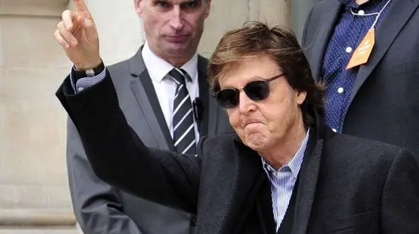 حمله خواننده سرشناس و افسانه ای به ترامپ