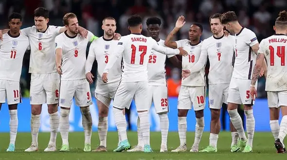 تصاویر نامزدها و همسران بازیکنان انگلیسی! + عکس و اسامی!