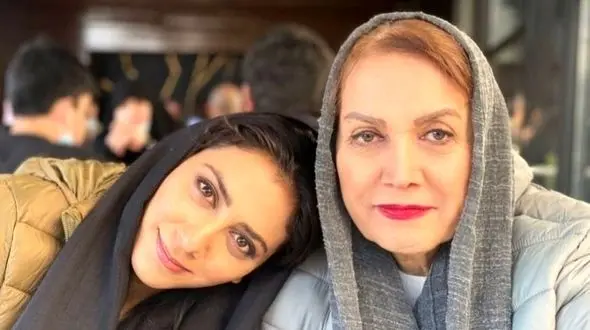 عکس / نگاهی به مراسم عزاداری مادر مارال فرجاد بدون حضور خانم بازیگر/  افسوس سرطان داشتم نتونستم حاضر باشم ...