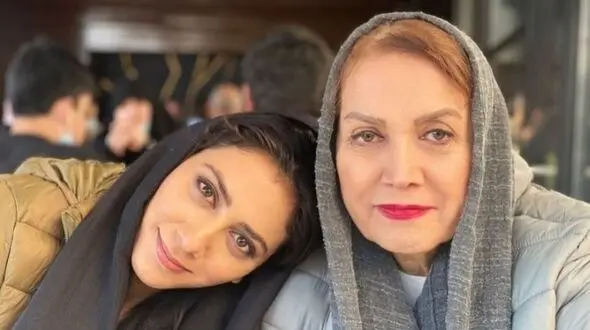 عکس / نگاهی به مراسم عزاداری مادر مارال فرجاد بدون حضور خانم بازیگر/  افسوس سرطان داشتم نتونستم حاضر باشم ...