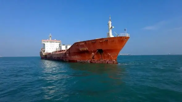 غافلگیری 21 خدمه نفتکش با 11 میلیون لیتر سوخت در تنگه هرمز + فیلم