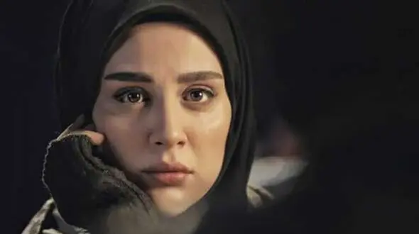 اولین عکس ها از پدر و مادر میترا رفیع بازیگر سریال بی همگان ! / شباهت عجیب به مادر و داغ بزرگ زندگی خانم بازیگر !