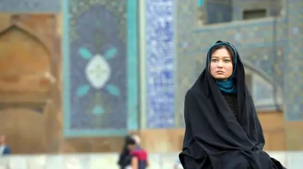 بازیگر زن مشهور ترکیه ای با پوشش چادر در ایران+عکس