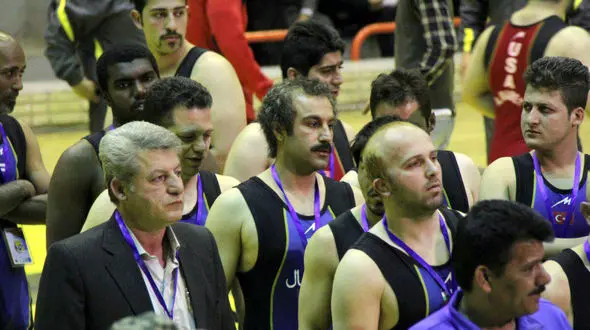  افشاگری جالب قهرمان کشتی ایران درباره کشتی‌های «نقی معمولی» در پایتخت + فیلم