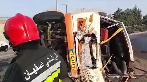 فیلم تکاندهنده از لت و پار شدن 20 نفر در تصادف زنجیره ای اصفهان / صبح امروز رخ داد