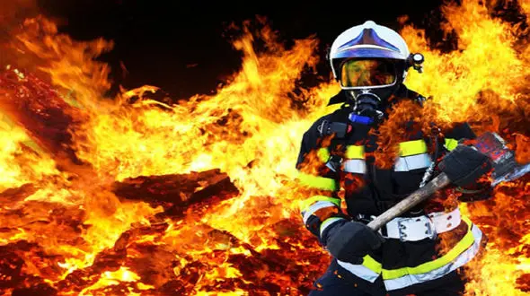 نجات 7 اهوازی از آسانسور یک ساختمان / کارگر جوان به پایین سقوط کرد + جزئیات