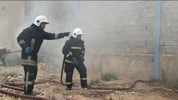 آتش سوزی  در سوله ای ۵۰۰۰ متری در گویم