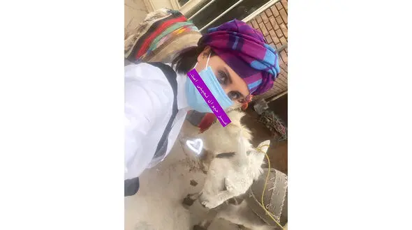 عکس/ الناز شاکردوست در کنار خر سفید در سفر