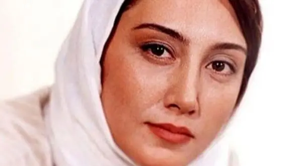 عکس ها / نگاهی به خانه آرامش بخش با چیدمان زیبای هدیه تهرانی/ یوگای خانم بازیگر وسط پذیرایی شیک و خوشرنگش ...