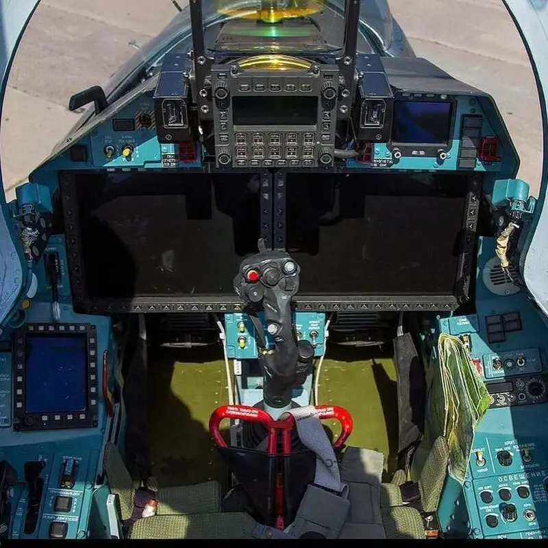 (تصاویر) مقایسه کابین خلبان جنگنده‌ های سوخو SU-35S و SU-57