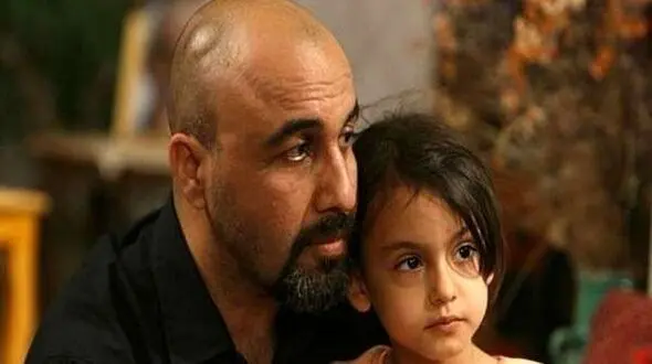 قاب‌هایی از تغییر چهره نیکی نصیریان در خیابان‌های استانبول / درسا کوچولوی رضا عطاران بزرگ شد!