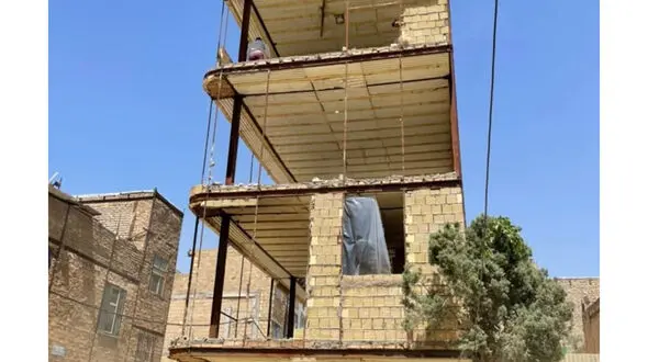 حکم تخریب ساختمان در حال ریزش در نصیر شهر رباط کریم اجرا شد