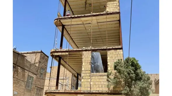 حکم تخریب ساختمان در حال ریزش در نصیر شهر رباط کریم اجرا شد