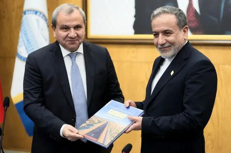 سید عباس عراقچی، معاون وزیر امور خارجه ایران، در جمع اساتید و دانشجویان دانشگاه دولتی باکو