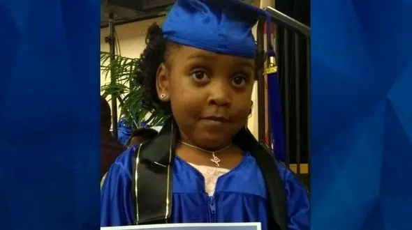 لگد دردسر ساز دختر 6 ساله به آقای معلم در مدرسه / کارش به بیمارستان کشید + عکس